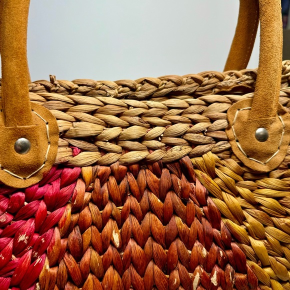 Pre-owned Vinatge Rectangular Harvest basket Bag - with Suede Handles. - Picture 10 of 16